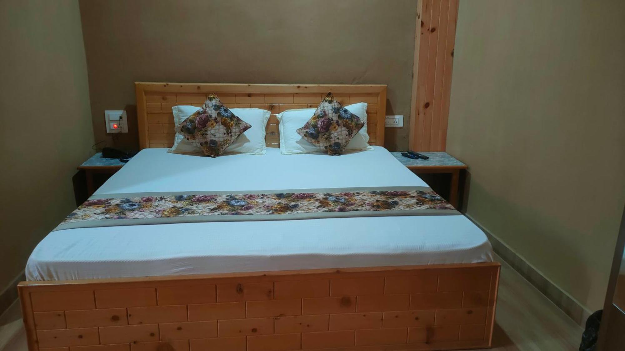Hotel Cozy Haven Mandi Ngoại thất bức ảnh